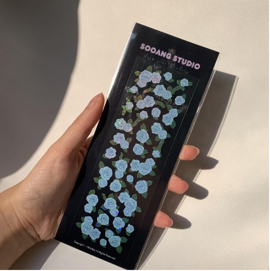 SOOANG STUDIO Rosebushes sky blue