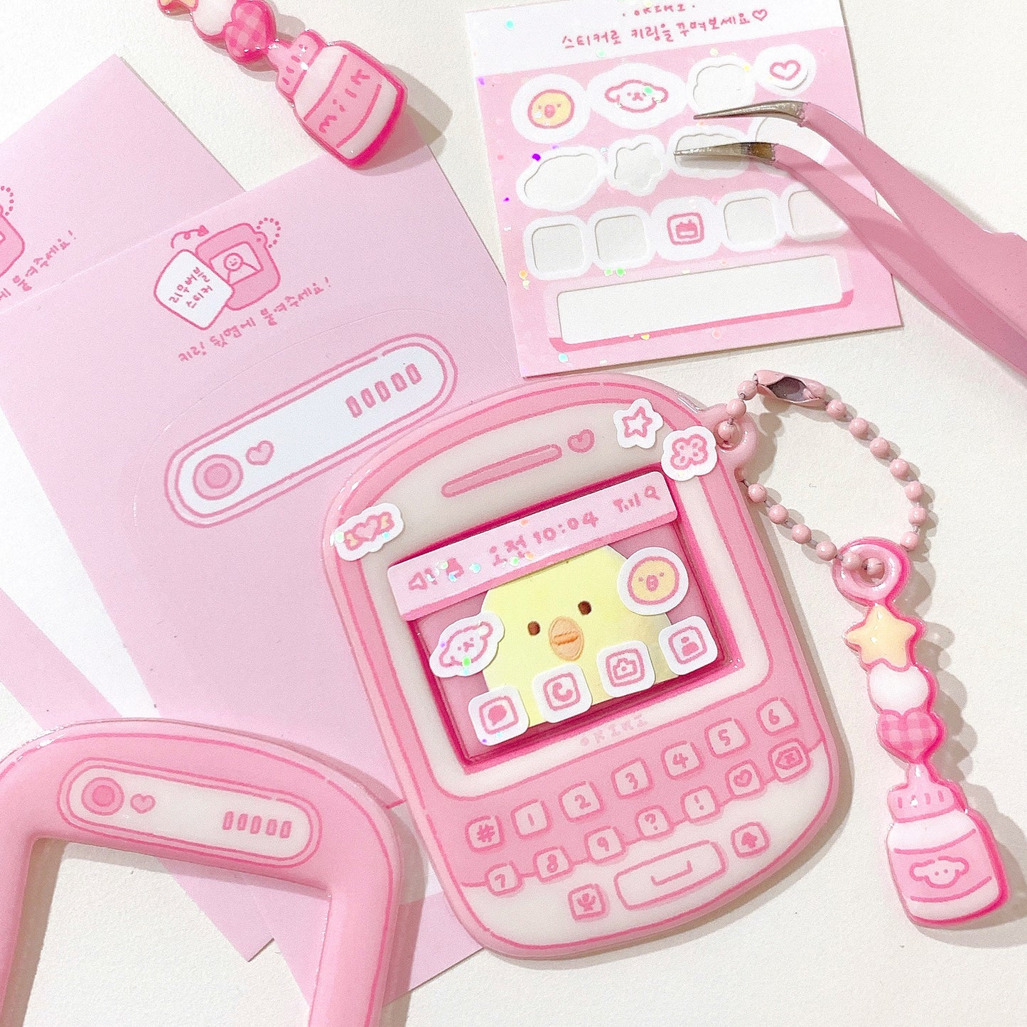 OKIKI mini frame keyring (Pink Phone)